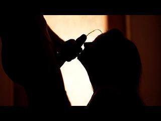 Echtes Paar! Verliebte Freundin gibt einen perfekten Blowjob!