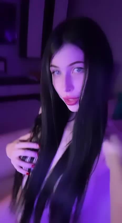 Stop playing your game and help me hold these...
